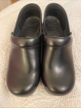 Black unisex Slip-On Clogs
